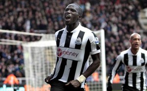 Alan Pardew Sanjung Moussa Sissoko photo