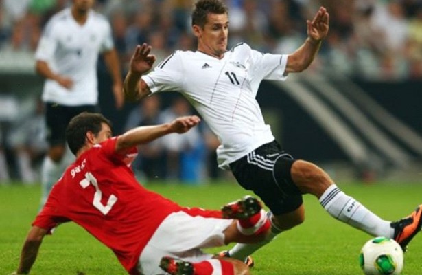 Klose menyamai rekor gol Muller