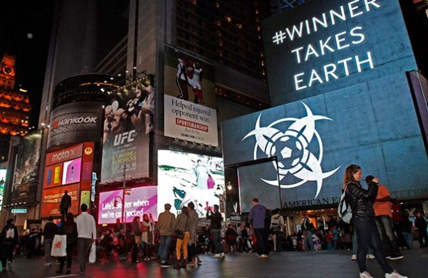 Kali ini Muncul Pesan Misterius Di Times Square New York